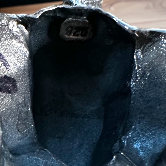 Beautiful Solid Sterling Silver Elephant Pendant in Turquoise & Coral Stones - Picture 7 of 12